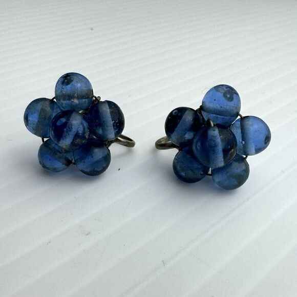 Vintage Clip On Earrings Lucite Blue Round Flower Silver Tone Metal Screw Back - Picture 6 of 7